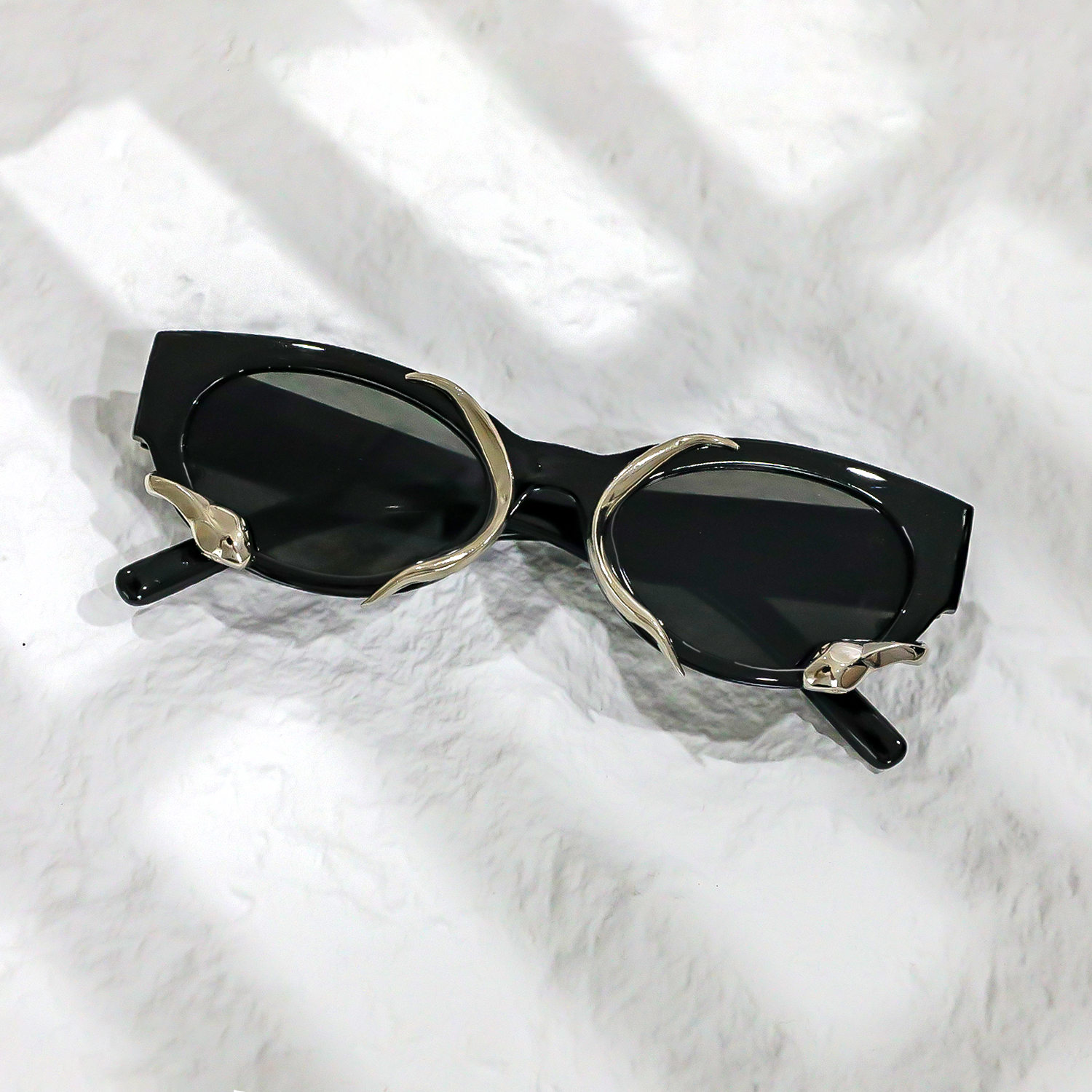 Stereo Spirit Snake Sunglasses - Tech Girl Accessories บทวิจารณ์และราคา